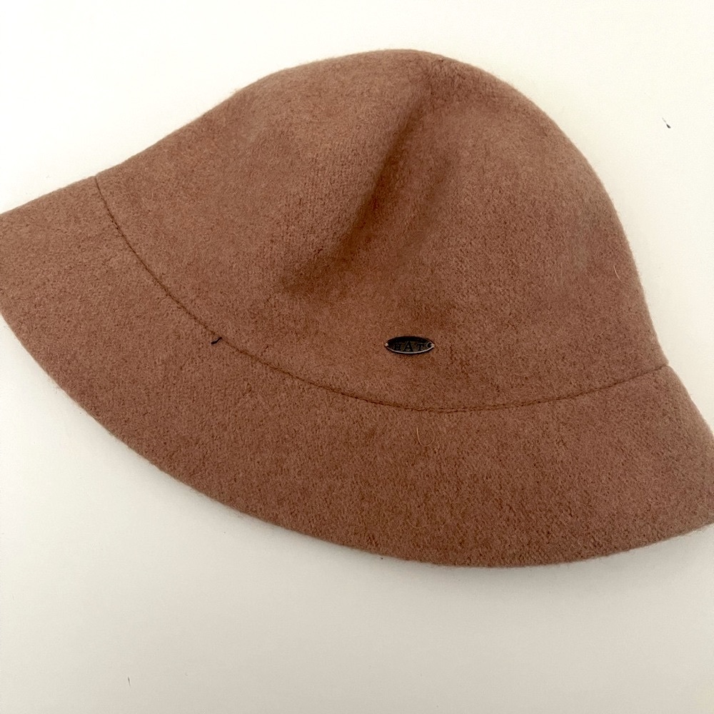 Bucket hat